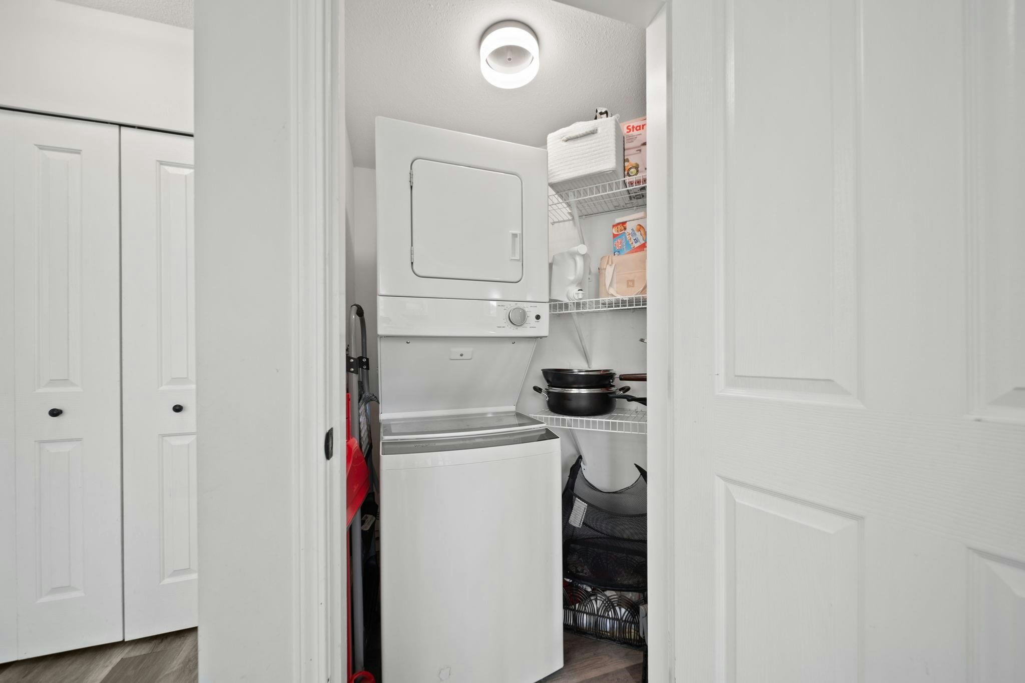 404-10186 155 Street, Surrey, BC, V3R 0R6 - 24
