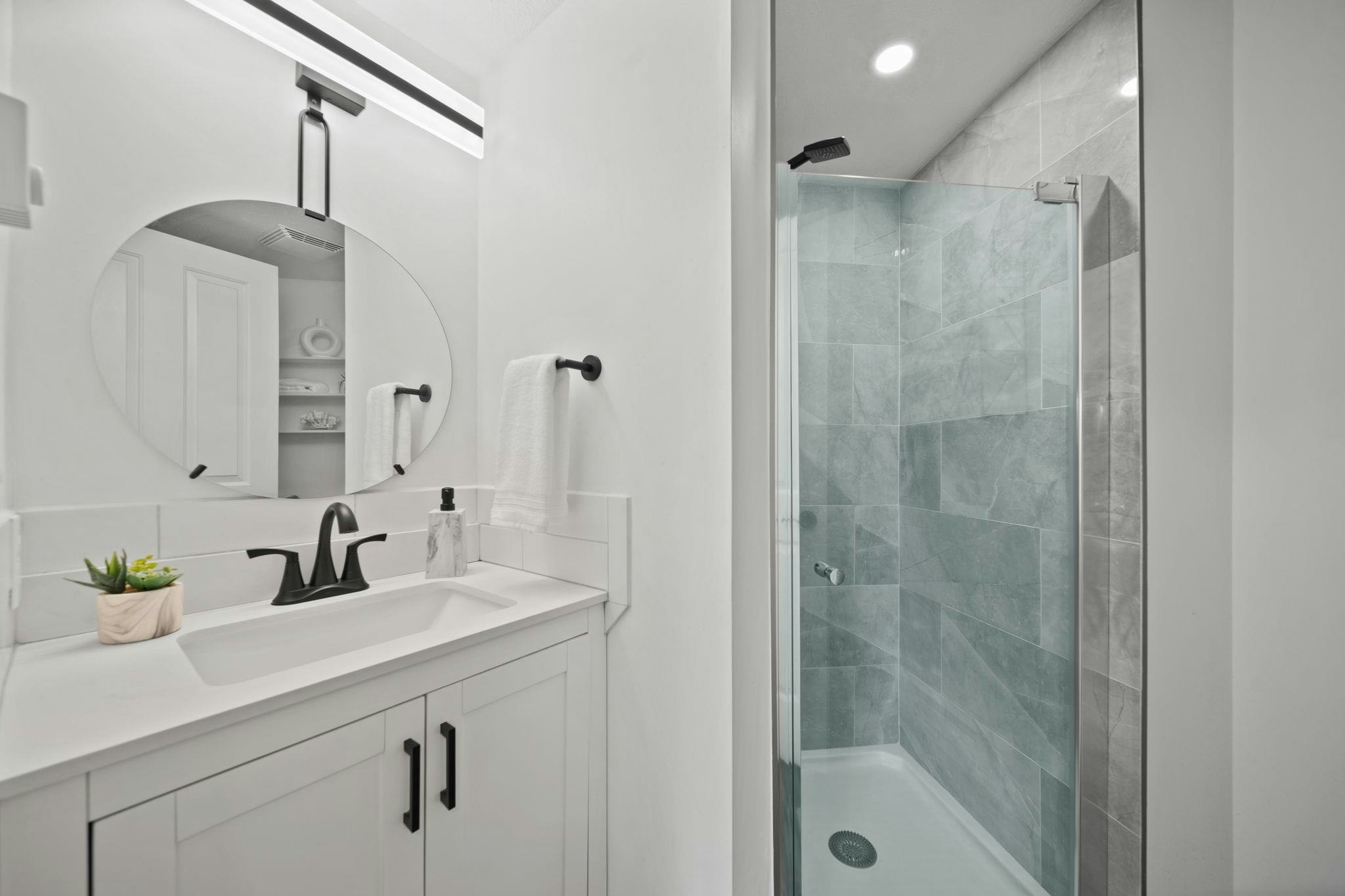 404-10186 155 Street, Surrey, BC, V3R 0R6 - 23