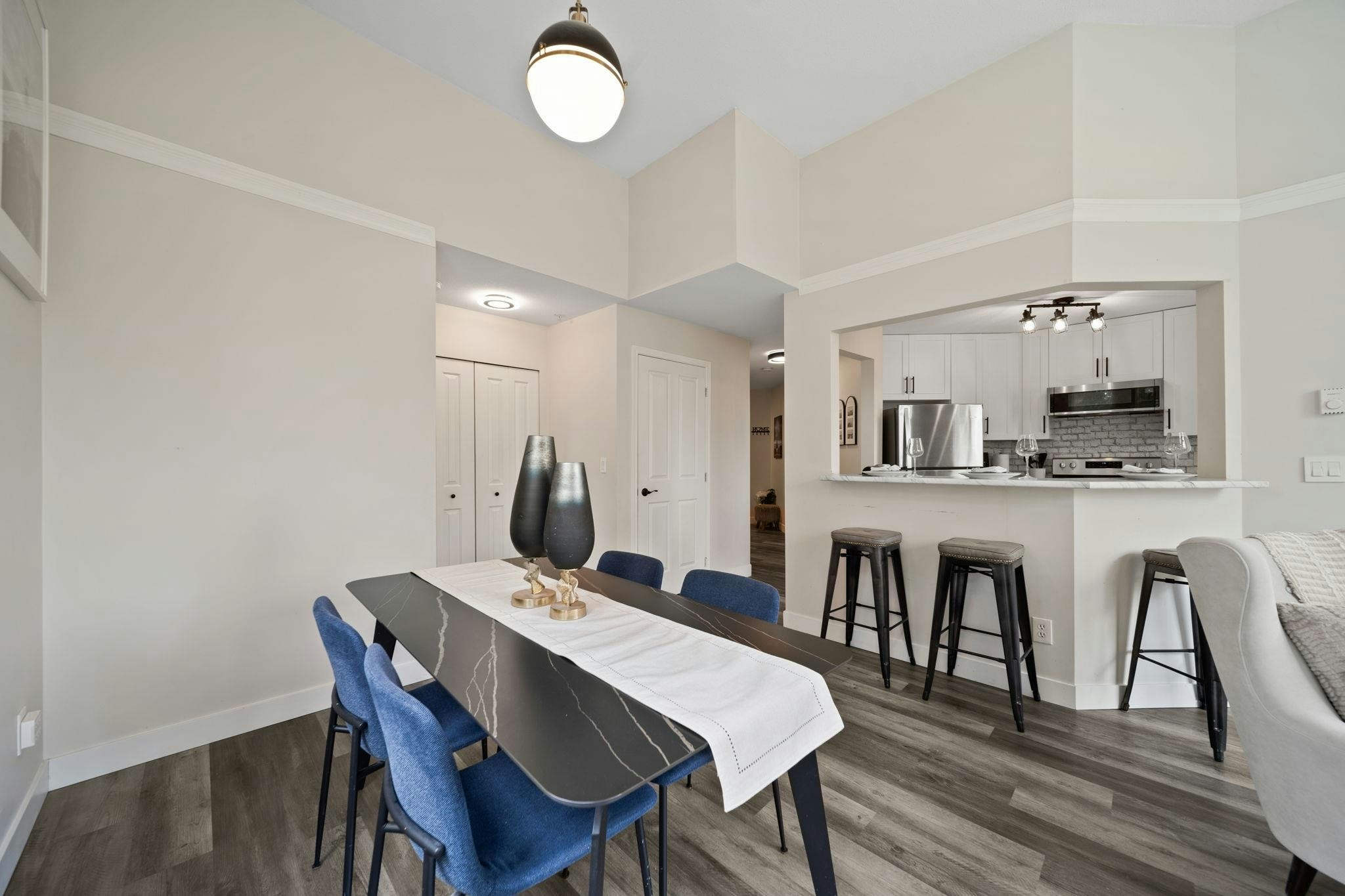 404-10186 155 Street, Surrey, BC, V3R 0R6 - 10