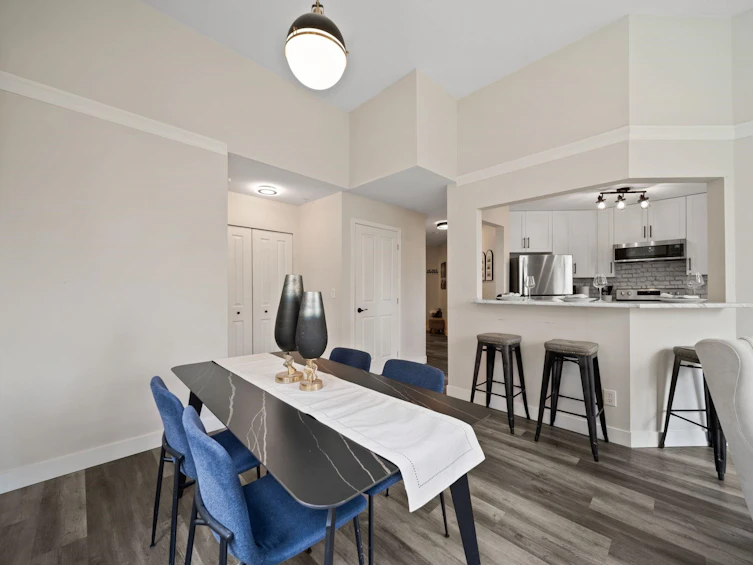 404-10186 155 Street, Surrey, BC, V3R 0R6 - 10