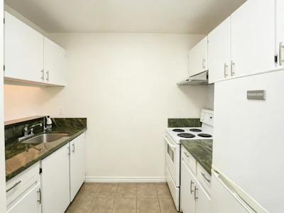 413-8120 Colonial Drive - 3
