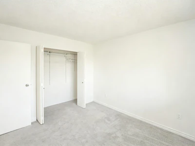 413-8120 Colonial Drive - 5
