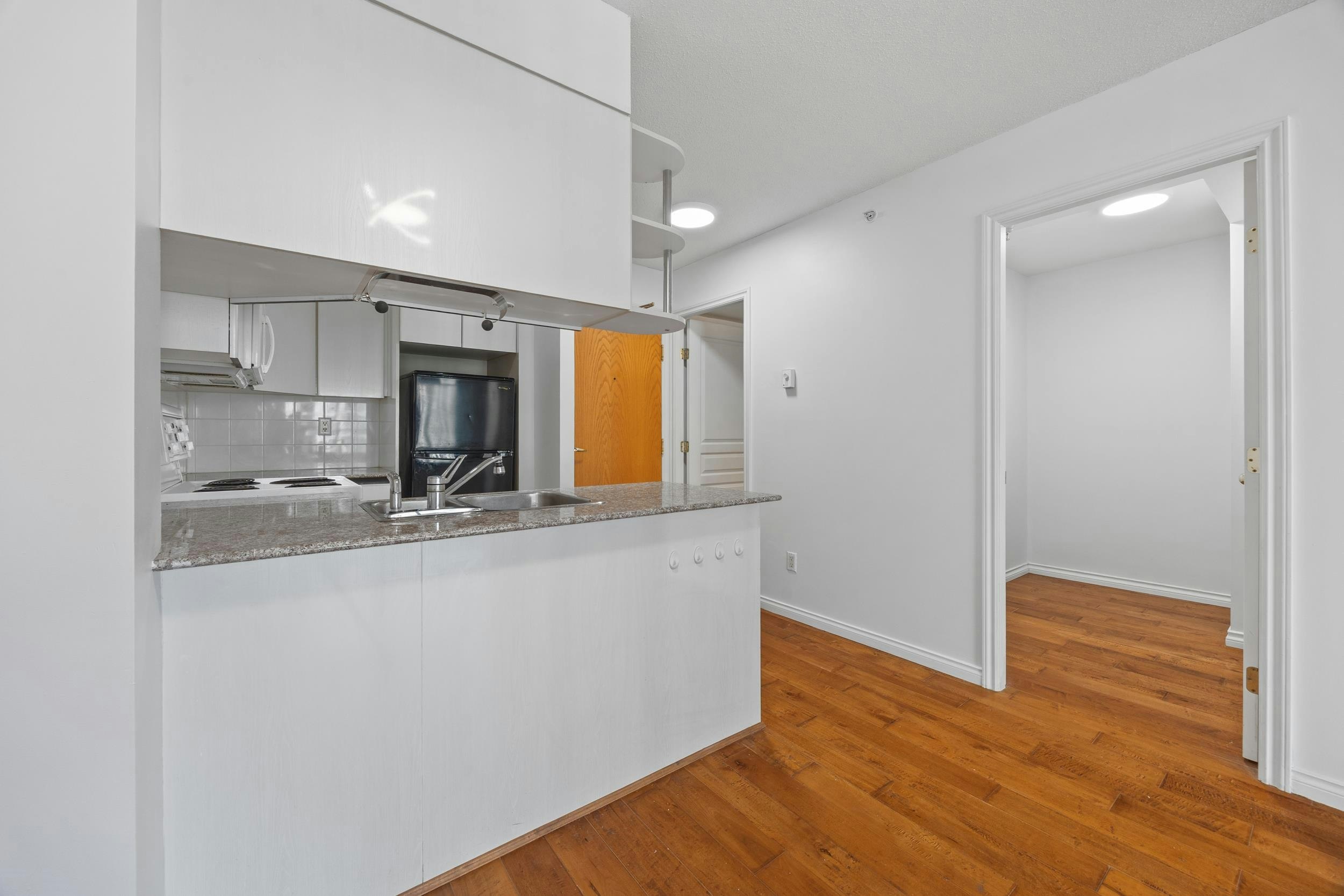 907-1189 Howe Street, Vancouver, BC, V6Z 2X4 - 16