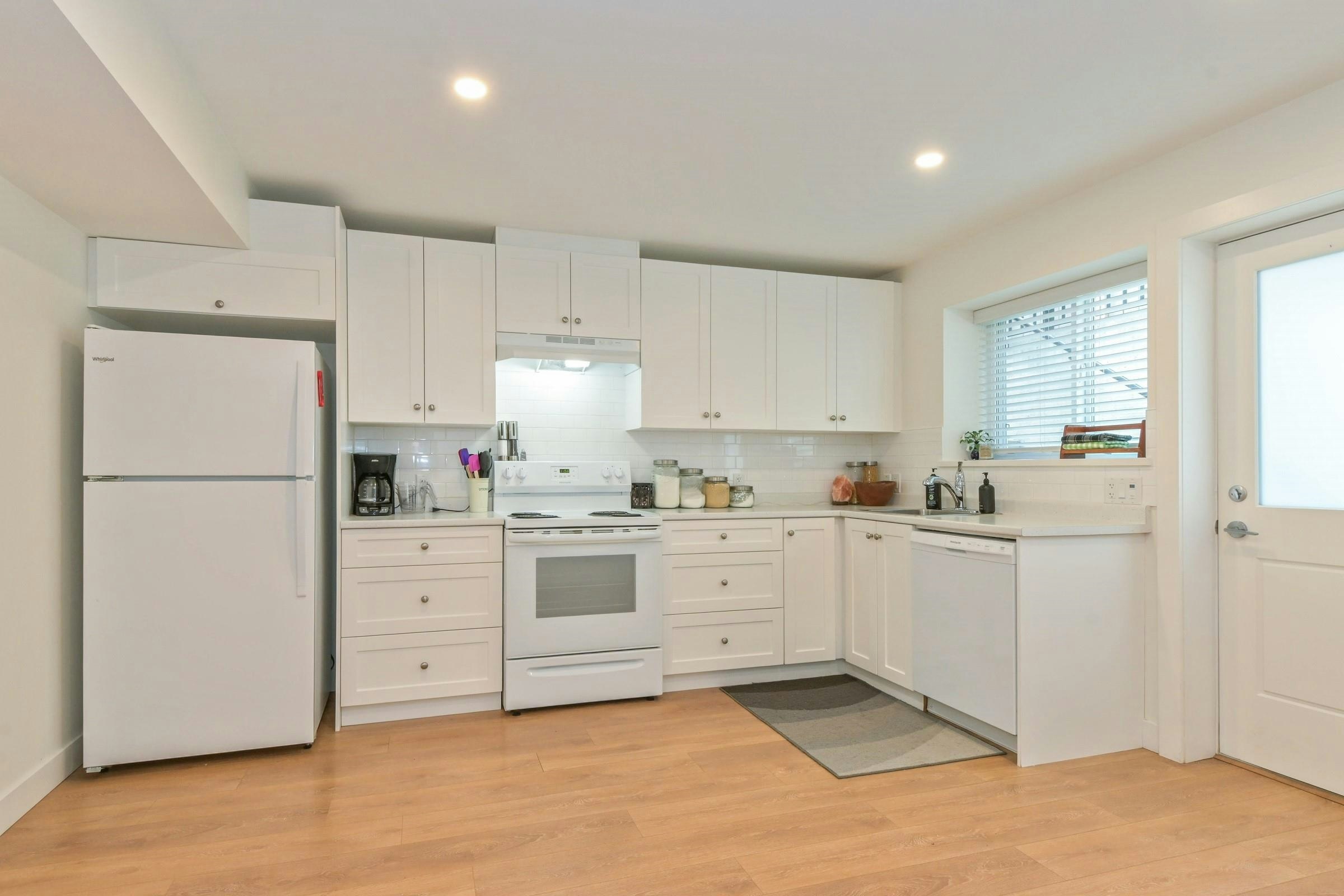 27726 Roundhouse Drive, Abbotsford, BC, V4X 0A5 - 27