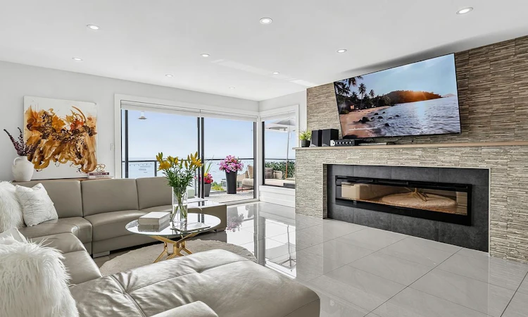 31-2216 Folkestone Way