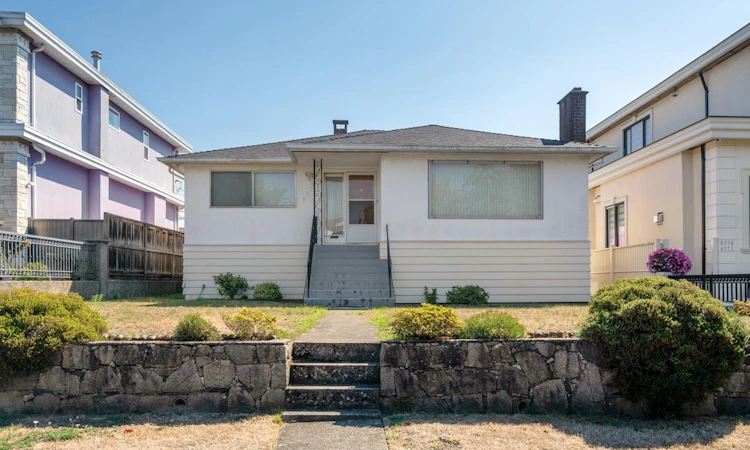 6758 Killarney Street