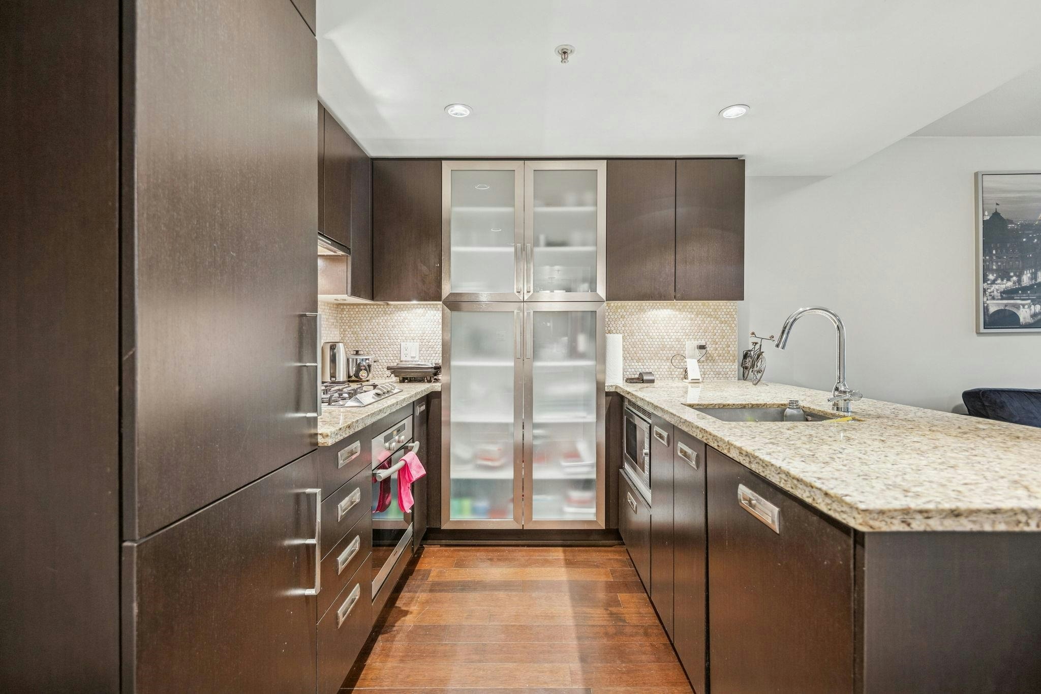 301-1055 Richards Street - 3