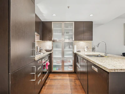 301-1055 Richards Street - 3