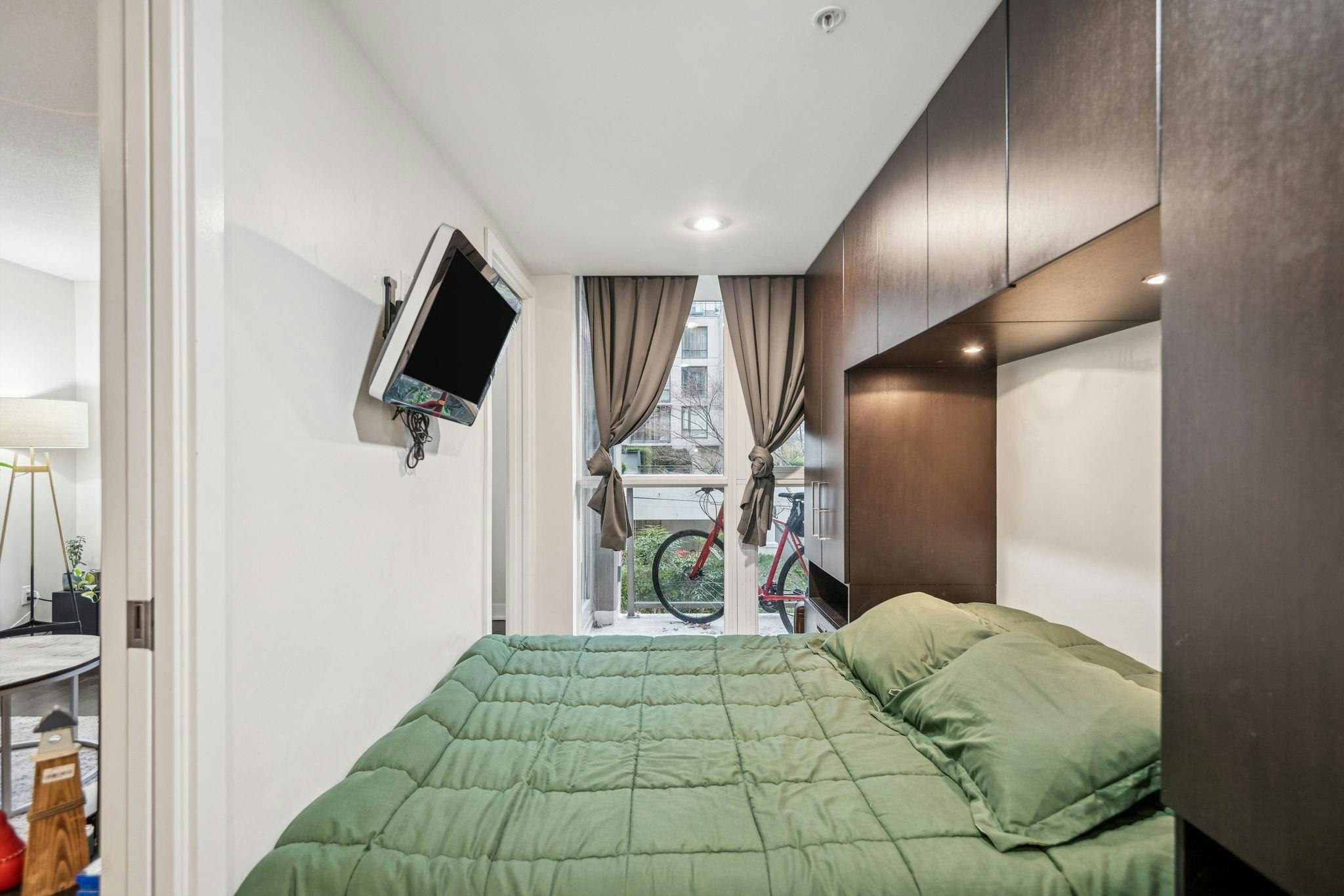 301-1055 Richards Street, Vancouver, BC, V6B 0C2 - 12
