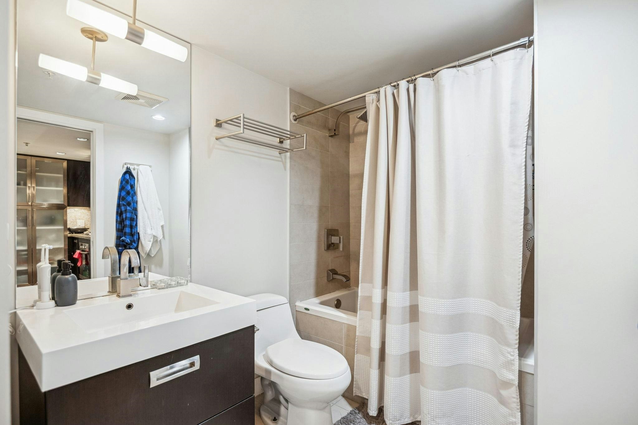 301-1055 Richards Street, Vancouver, BC, V6B 0C2 - 15