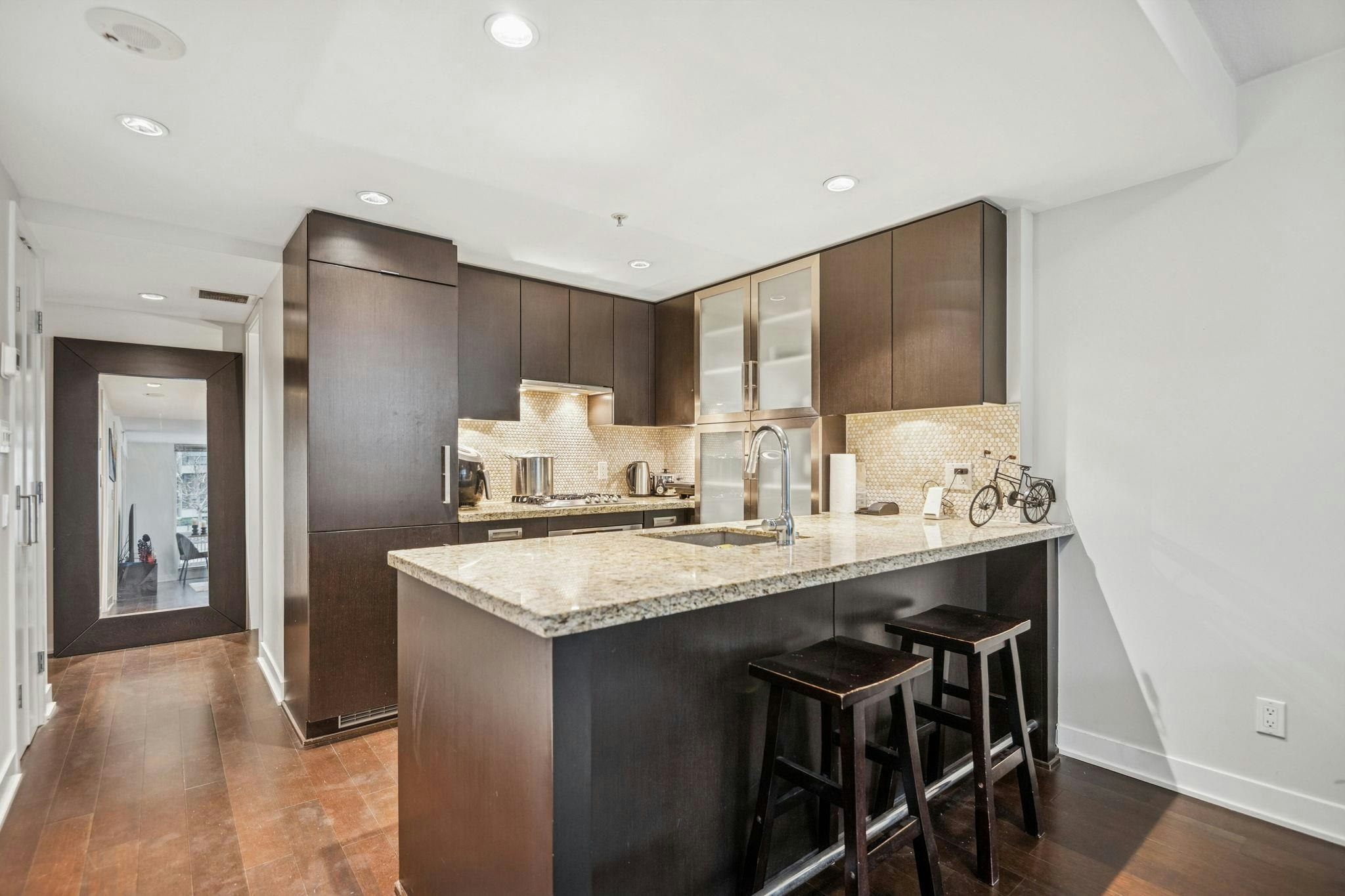 301-1055 Richards Street - 2