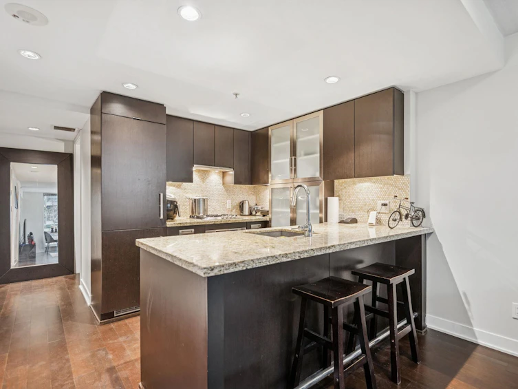 301-1055 Richards Street, Vancouver, BC, V6B 0C2 - 2