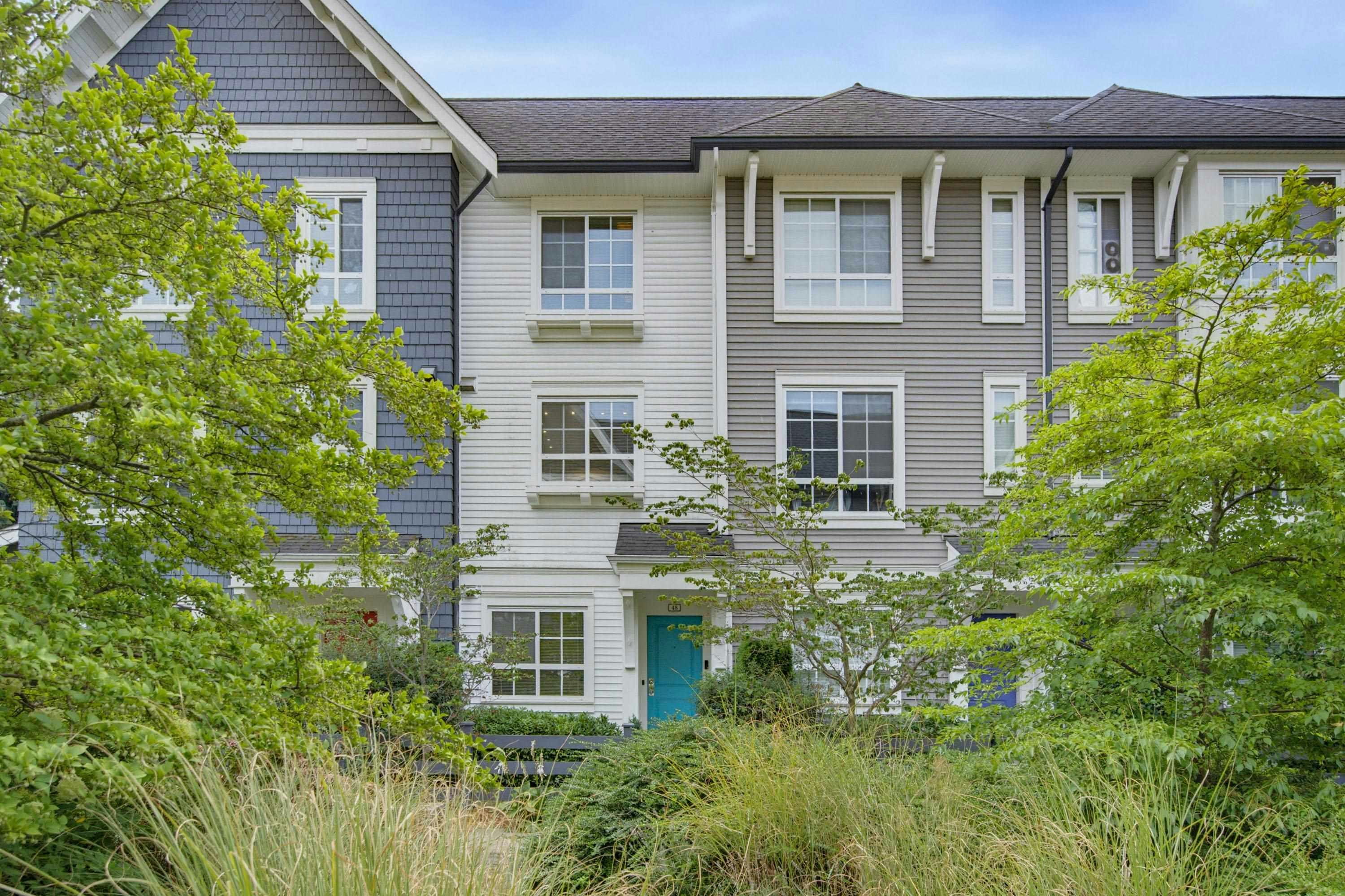 48-8438 207a Street - 2