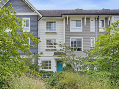 48-8438 207a Street - 2