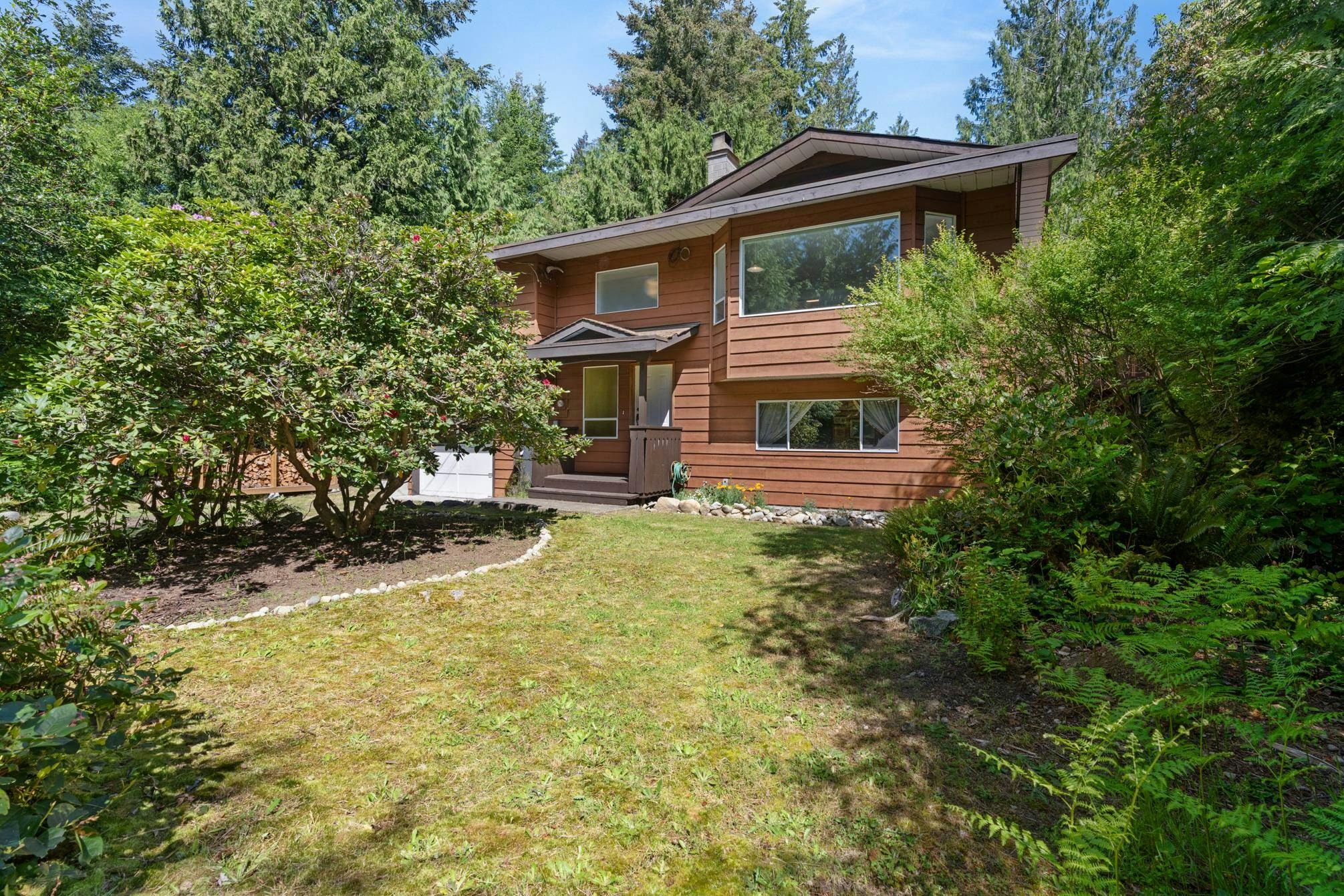 8044 Dogwood Drive, Halfmoon Bay, BC, V7Z 1A7 - 2