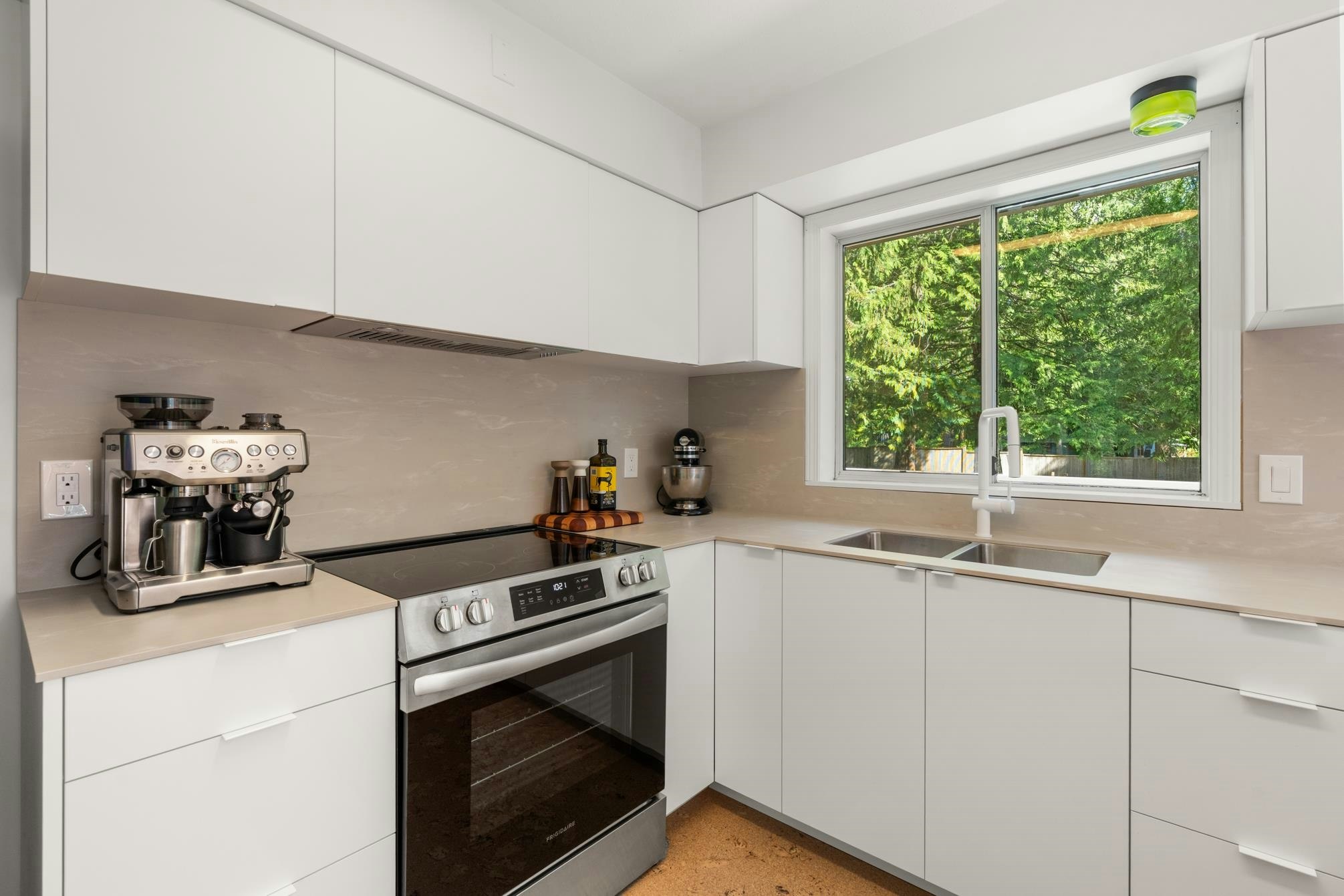 8044 Dogwood Drive, Halfmoon Bay, BC, V7Z 1A7 - 11