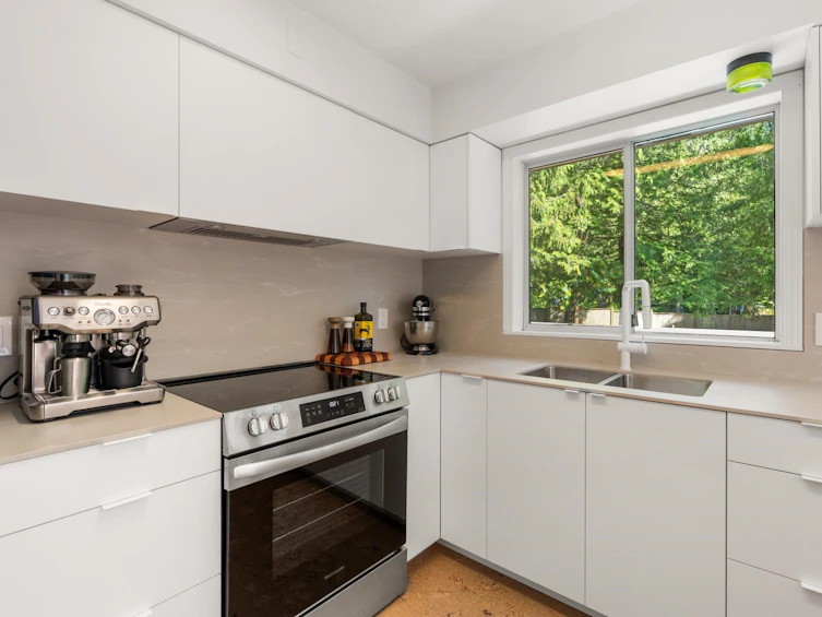 8044 Dogwood Drive, Halfmoon Bay, BC, V7Z 1A7 - 11