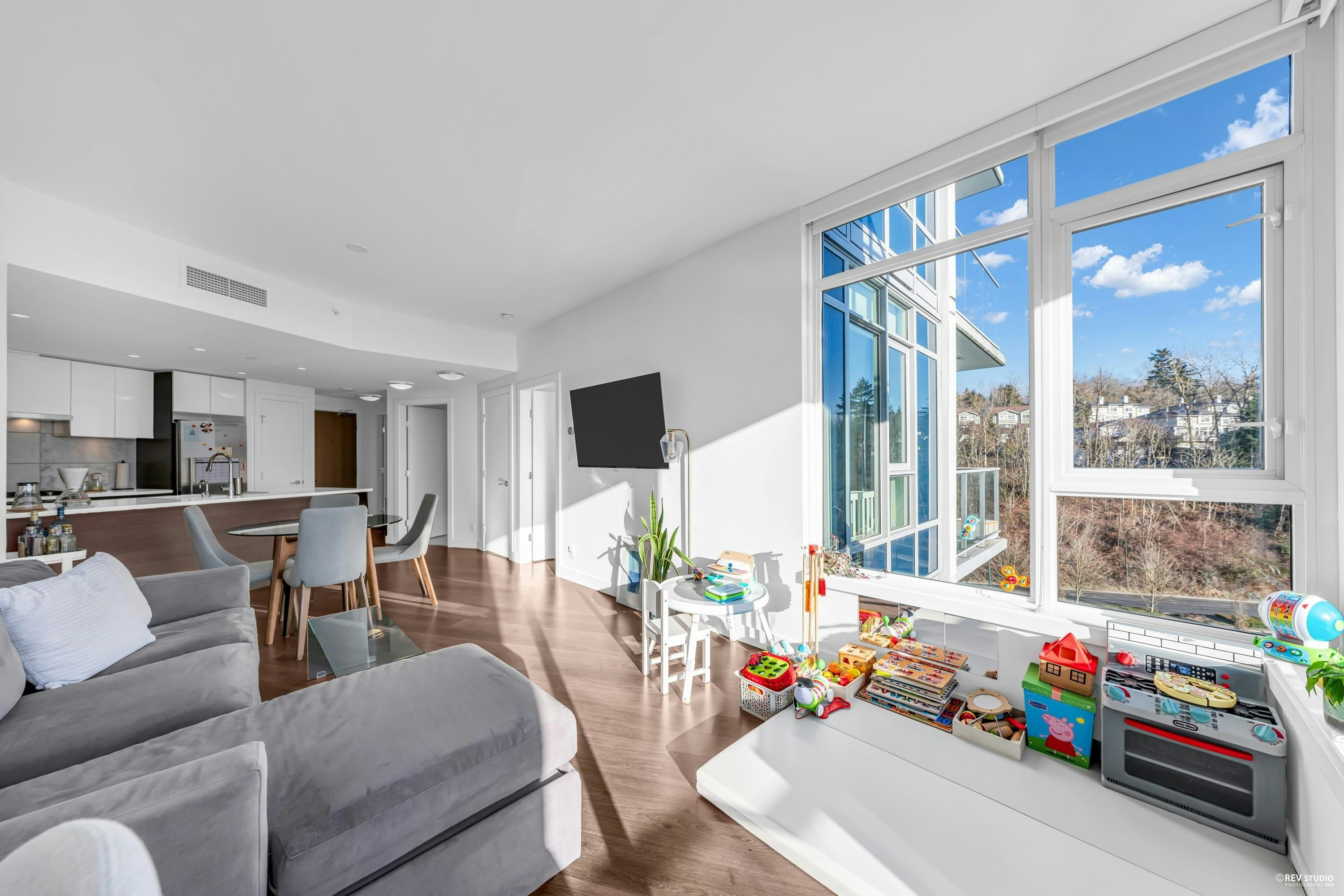 716-3557 Sawmill Crescent, Vancouver, BC, V5S 0E2