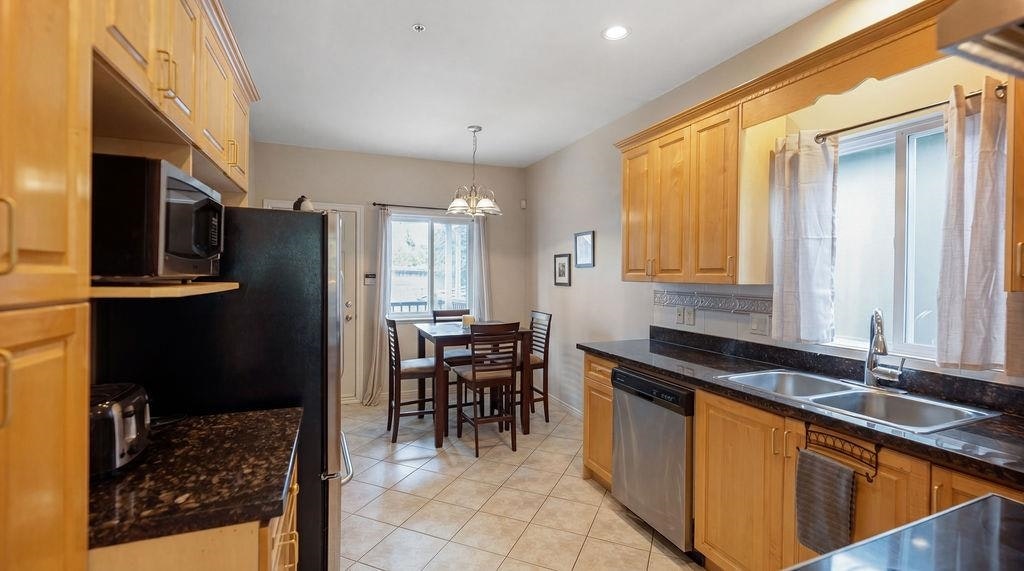 968 E 31st Avenue, Vancouver, BC, V5V 2X4 - 9