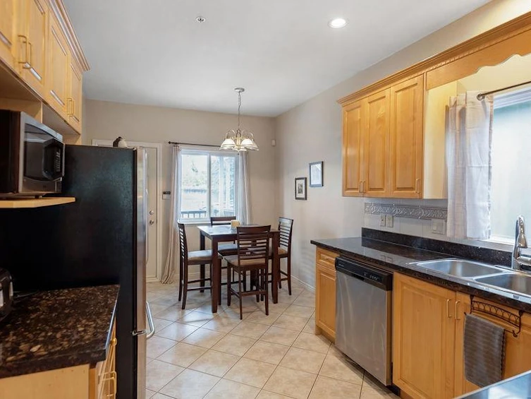 968 E 31st Avenue, Vancouver, BC, V5V 2X4 - 9