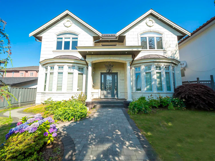 7525 13th Avenue, Burnaby, BC, V3N 2E3