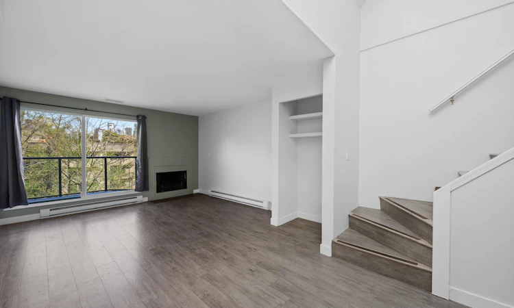 3-1355 W 4th Avenue