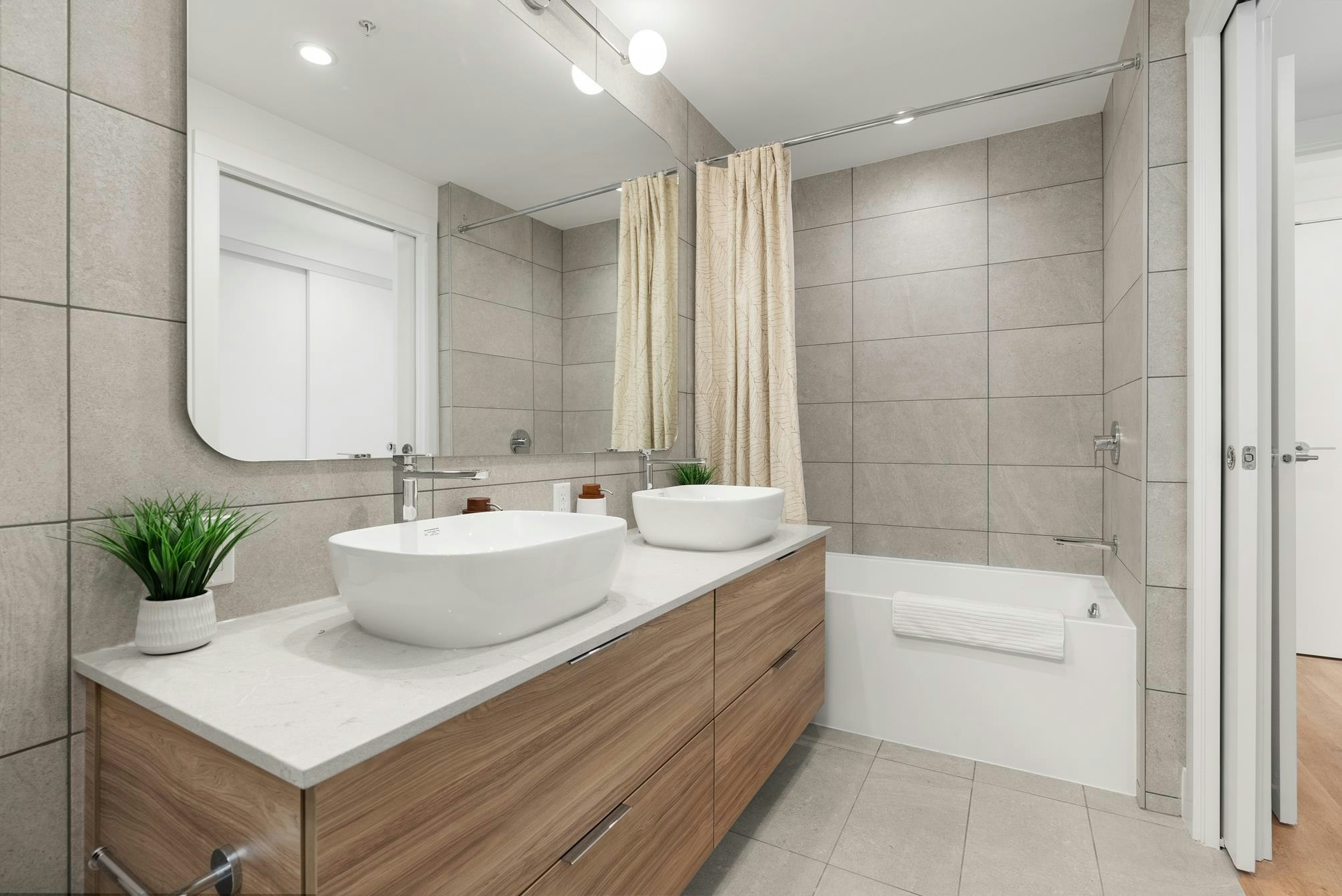 90*-2375 Emery Court, North Vancouver, BC, V7J 0E8 - 17