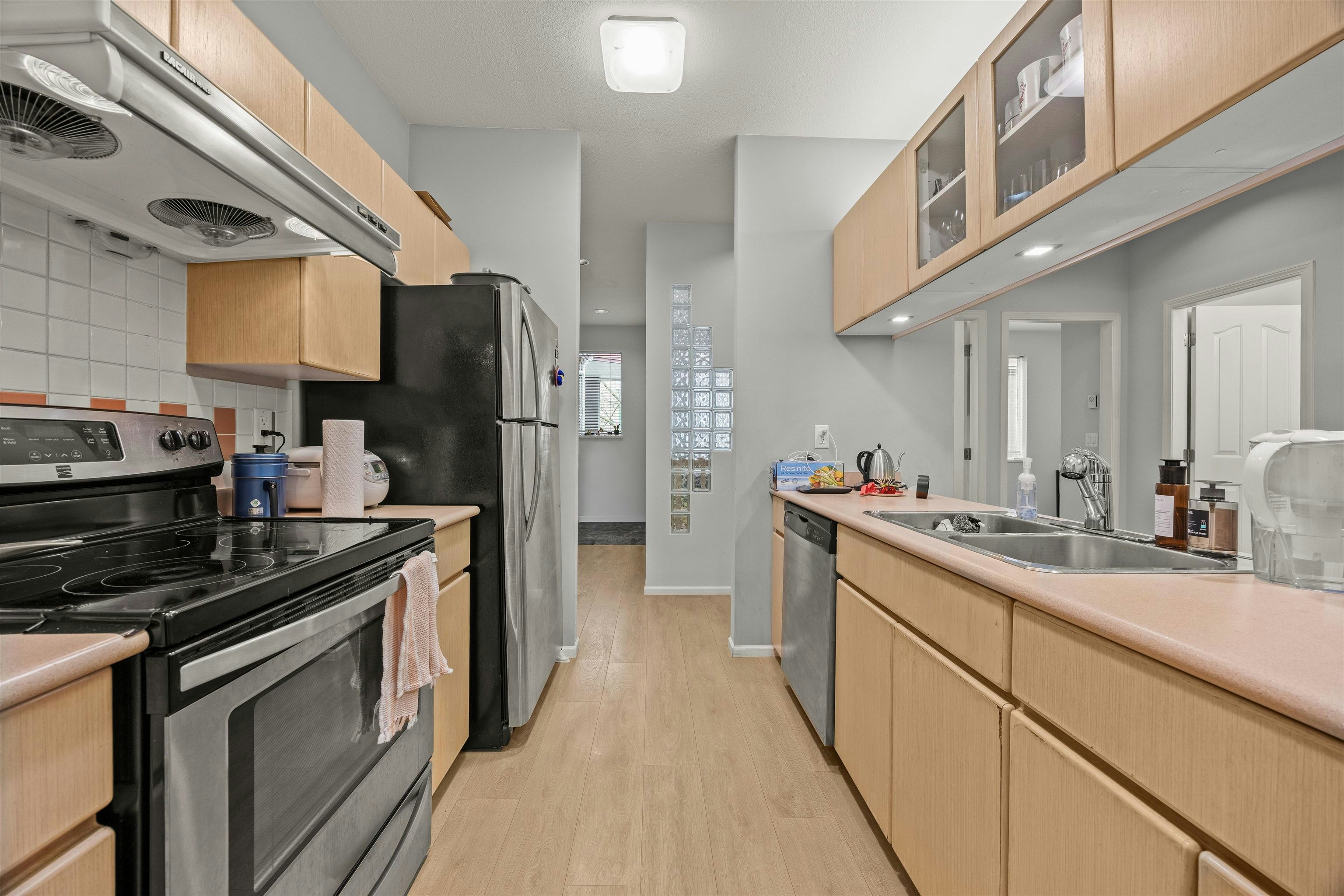 207-4951 Sanders Street, Burnaby, BC, V5H 1S8 - 4