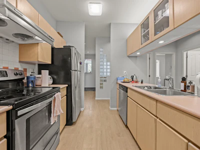 207-4951 Sanders Street - 4