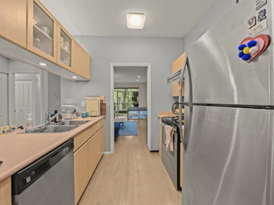 207-4951 Sanders Street - 5
