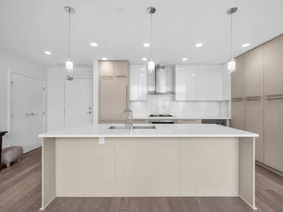 604-5077 Cambie Street - 5
