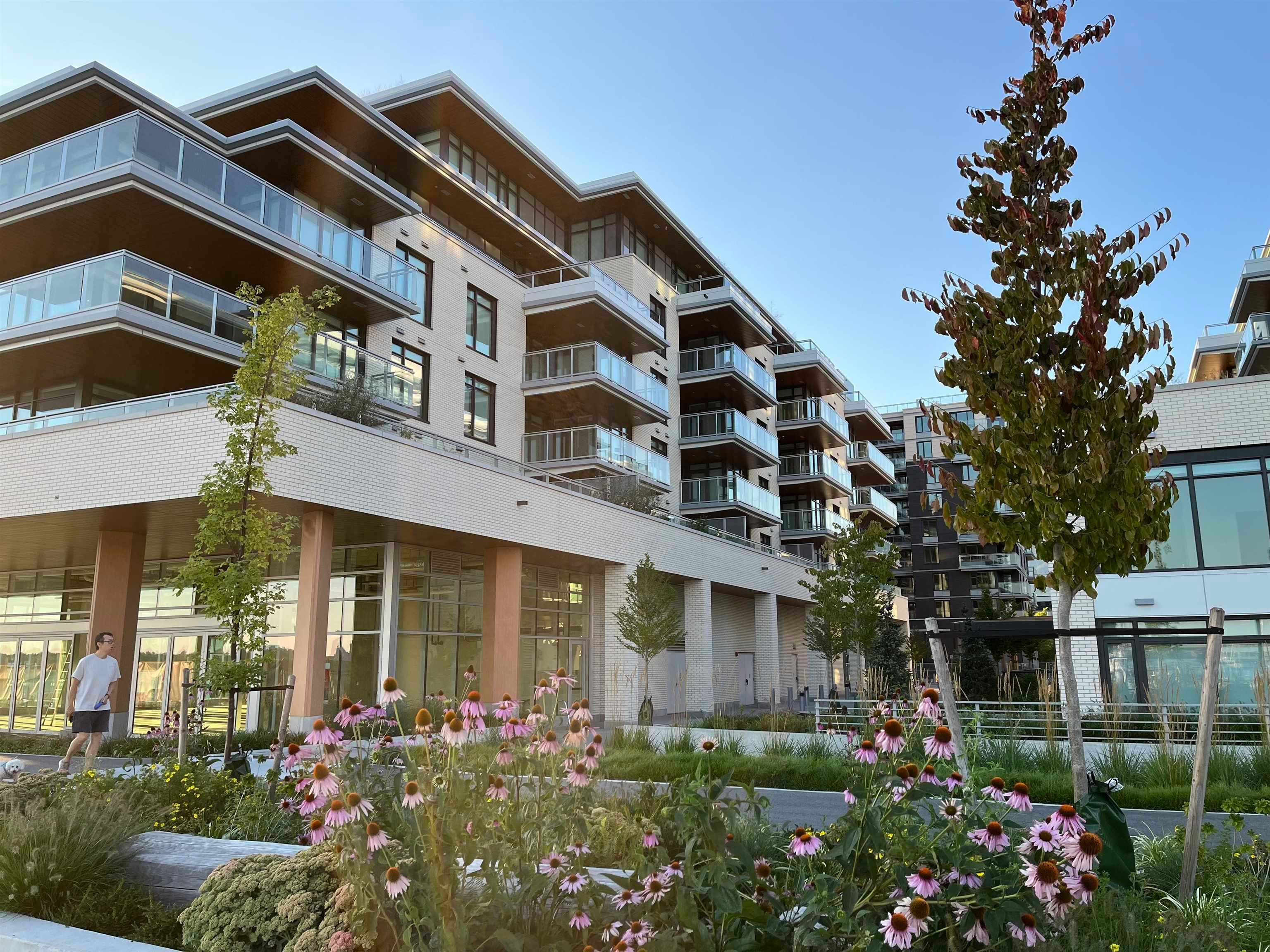 407-785 Harbour Way, North Vancouver, BC, V7P 0G3