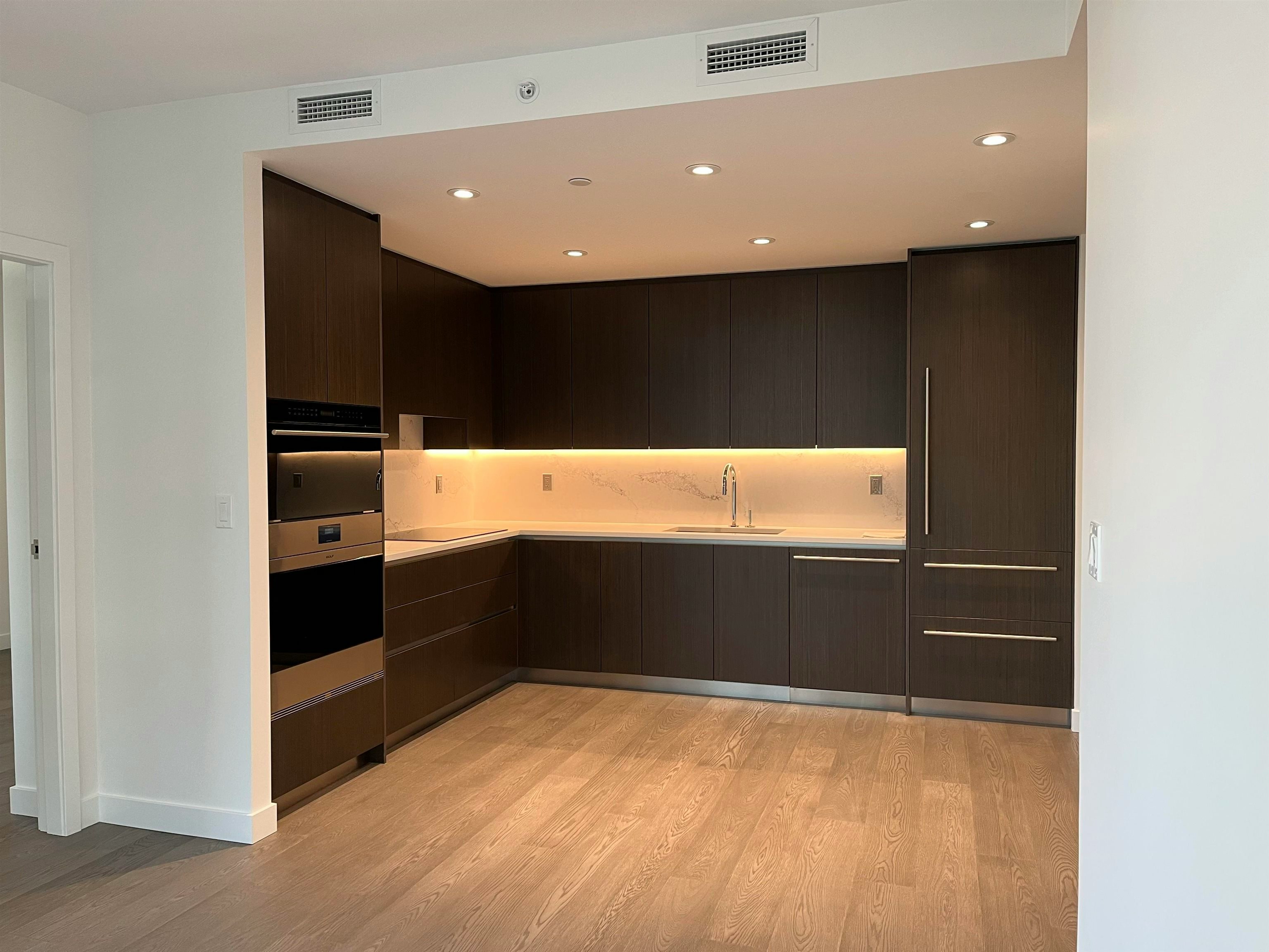 407-785 Harbour Way, North Vancouver, BC, V7P 0G3 - 6