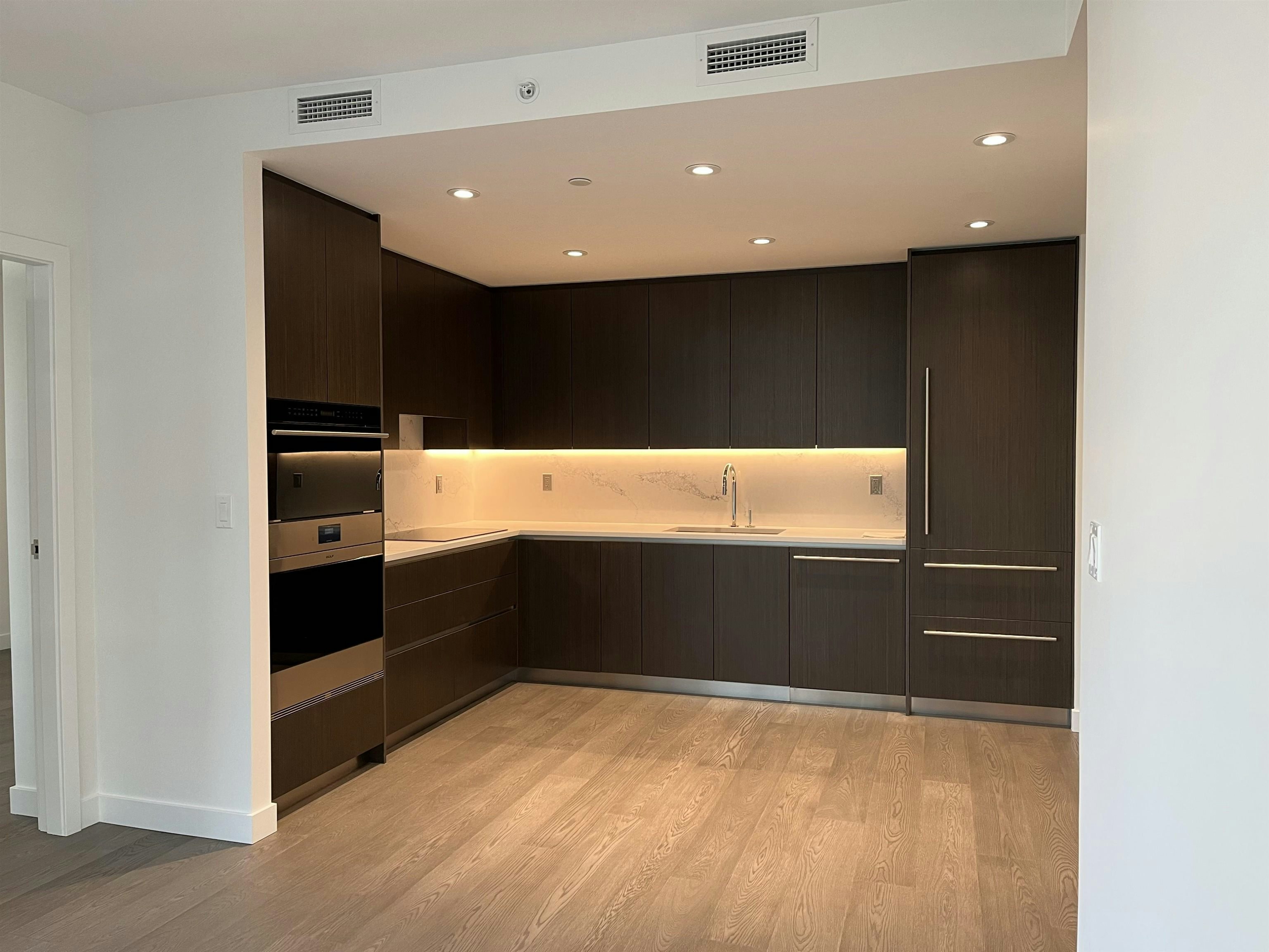 407-785 Harbour Way, North Vancouver, BC, V7P 0G3 - 11