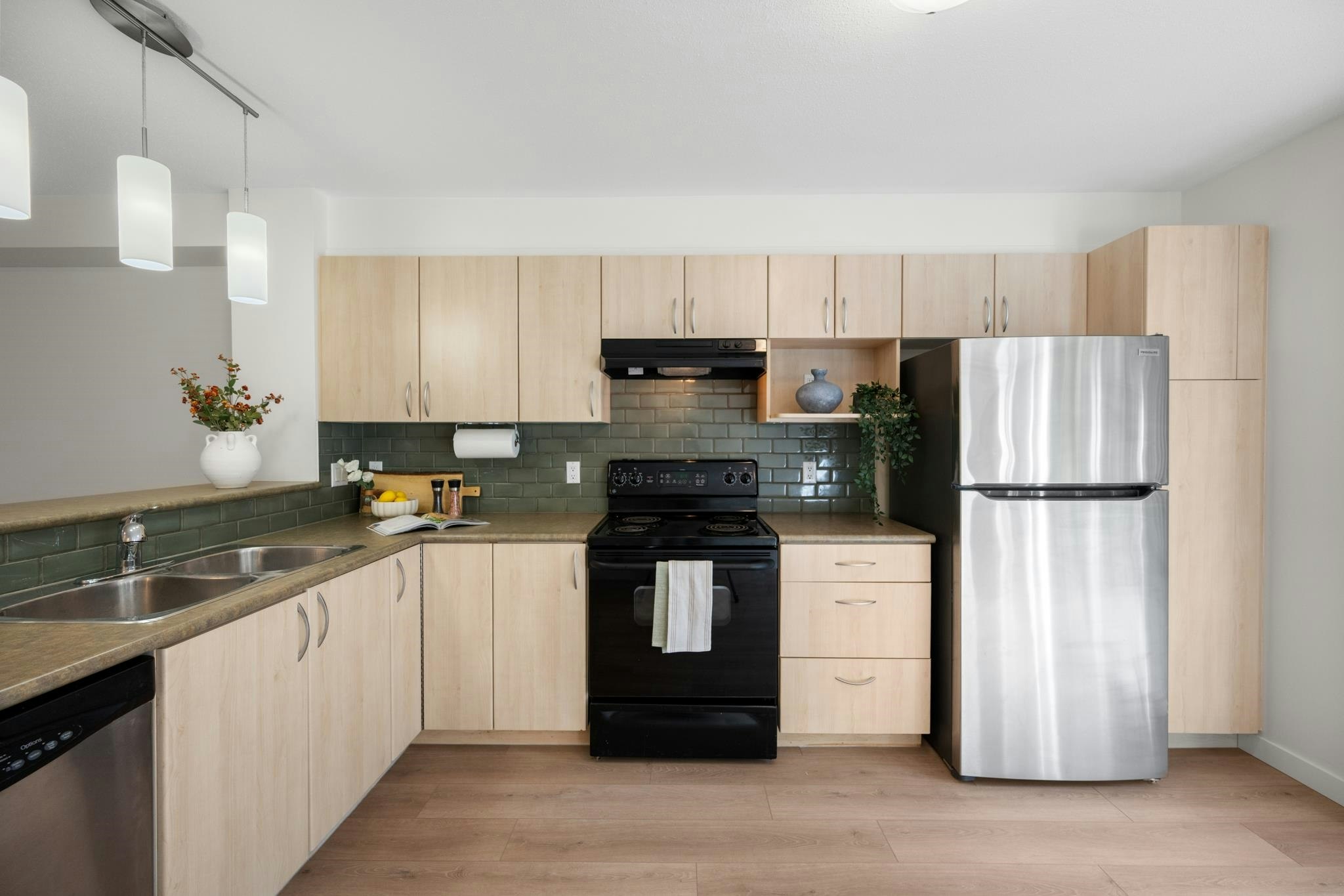 124-6747 203 Street - 4