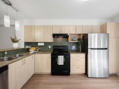 124-6747 203 Street - 4