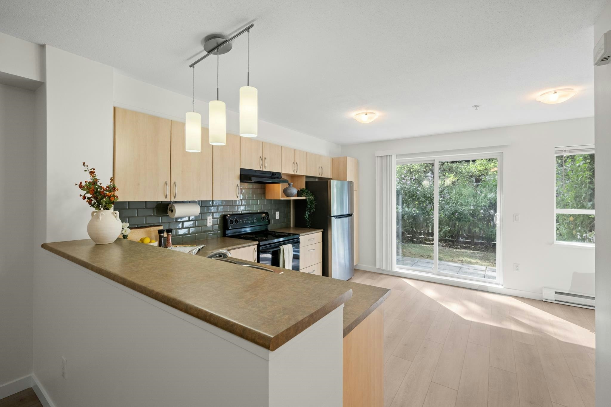 124-6747 203 Street - 3