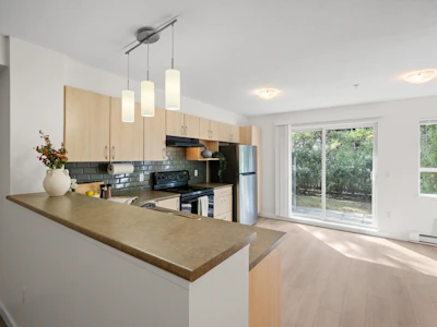 124-6747 203 Street - 3