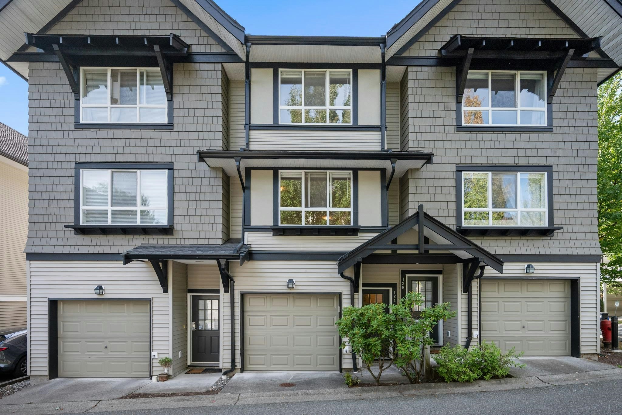 124-6747 203 Street - 2