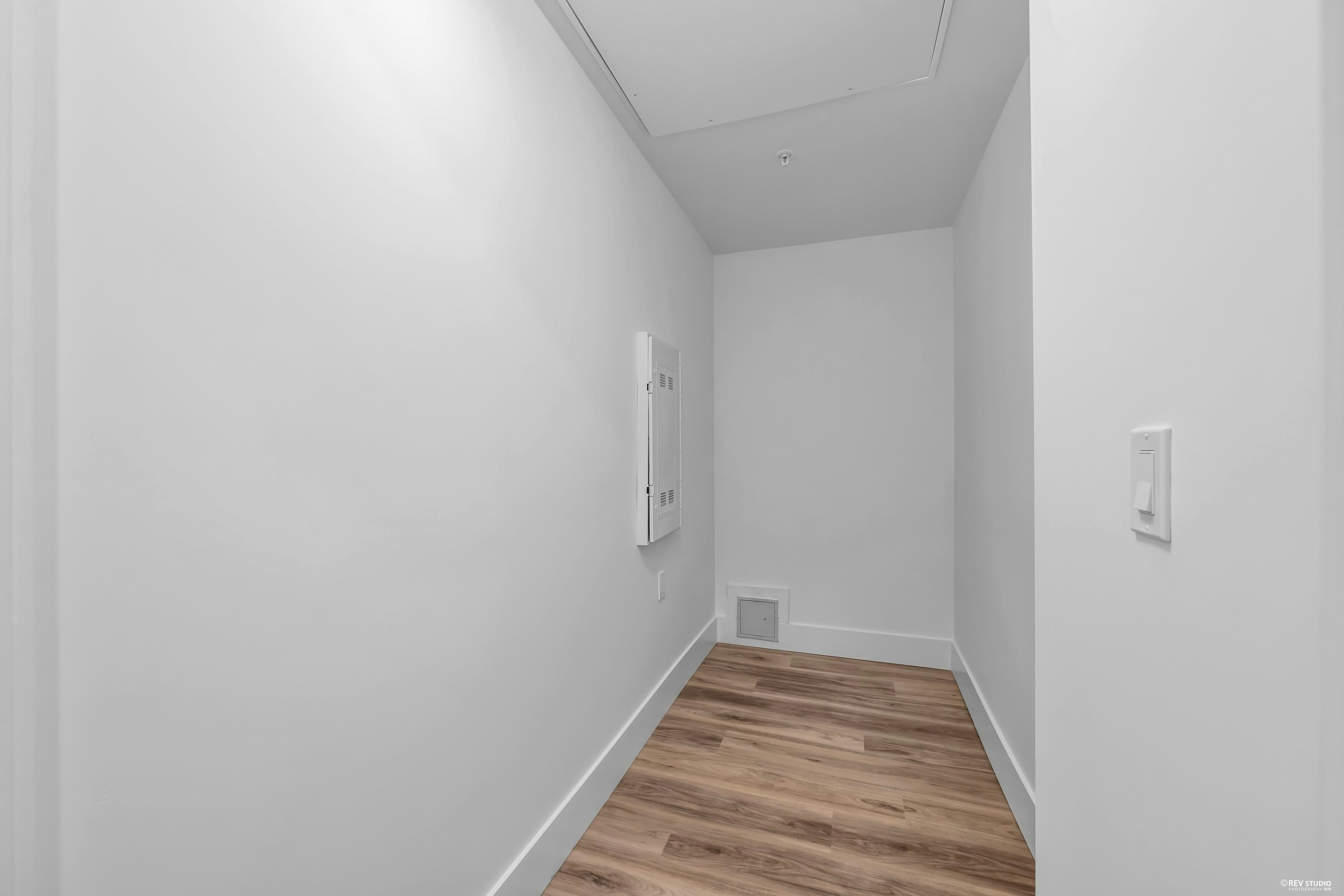1726 Templeton Drive, Vancouver, BC, V5N 0K2 - 17