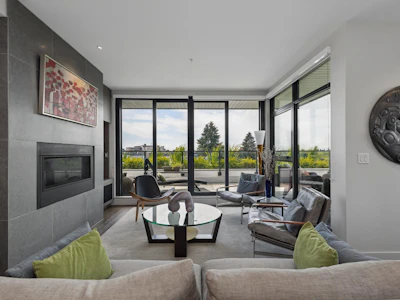 601-4427 Cambie Street - 3