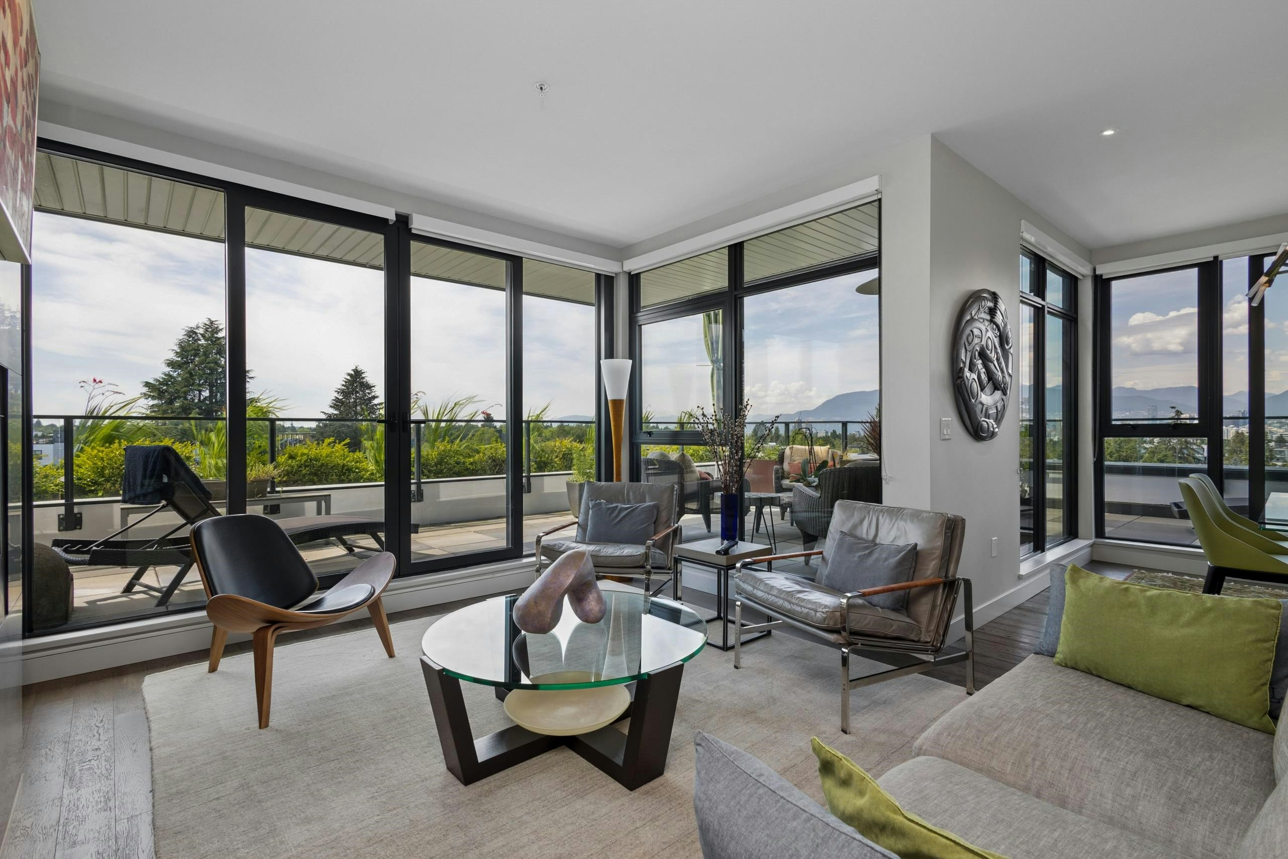 601-4427 Cambie Street - 2
