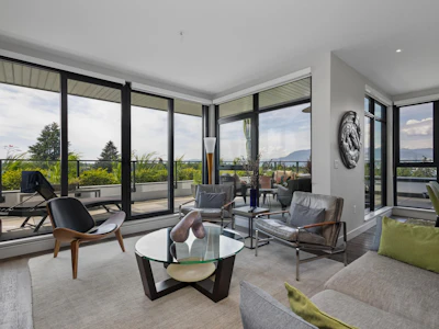 601-4427 Cambie Street - 2