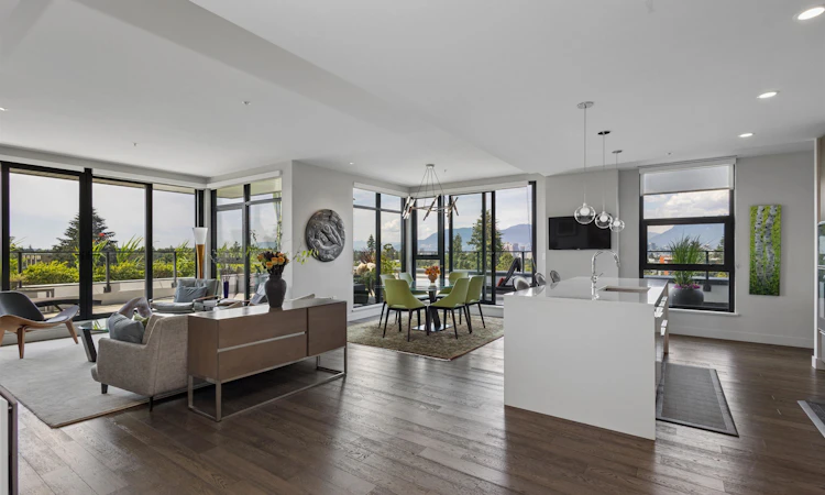601-4427 Cambie Street