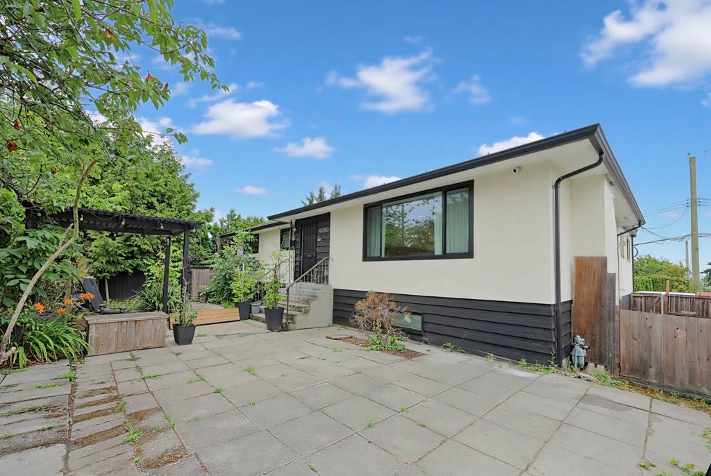 4580 Boundary Road - 2