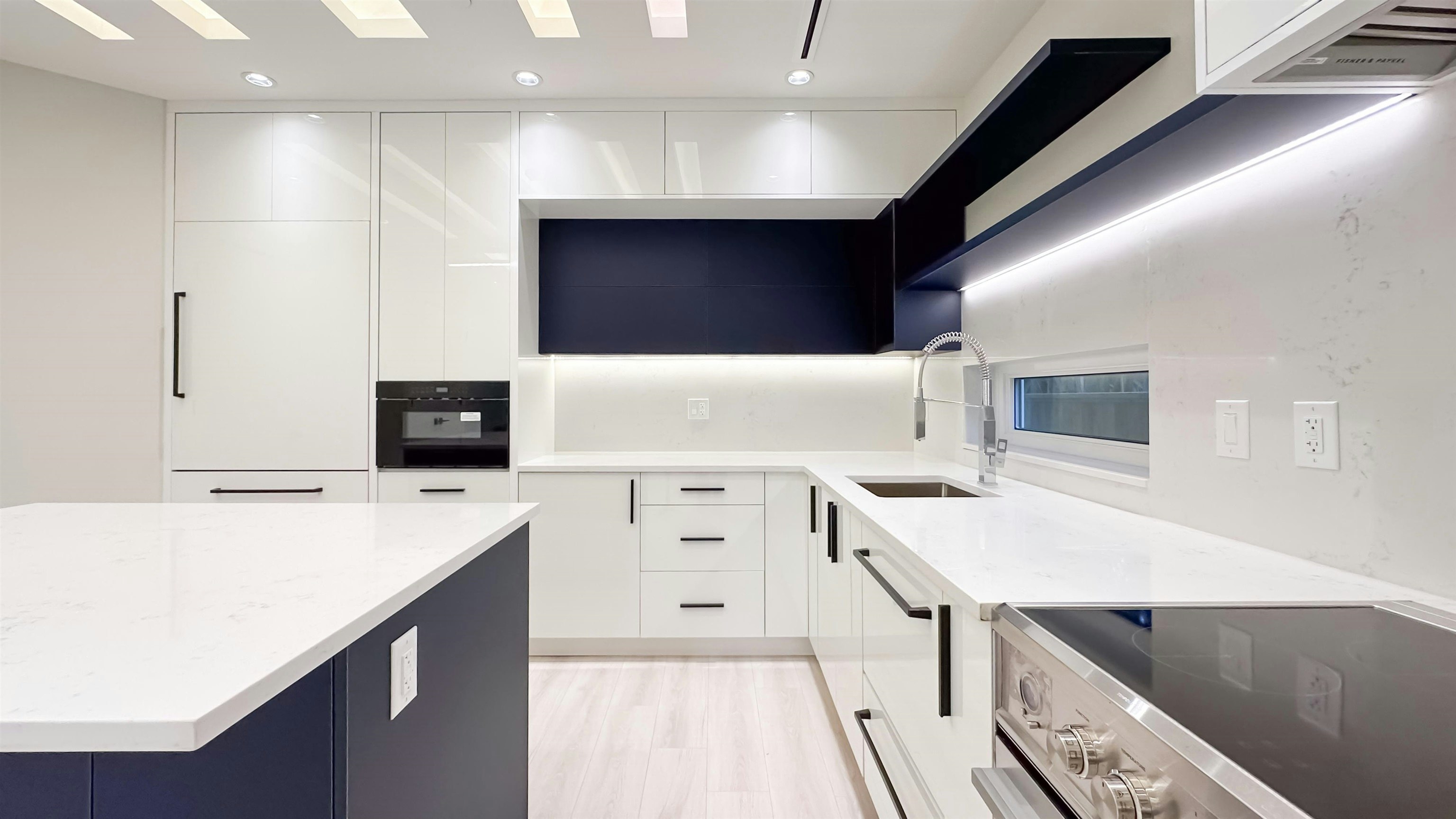 2373 W 7th Avenue, Vancouver, BC, V6K 1Y4 - 6
