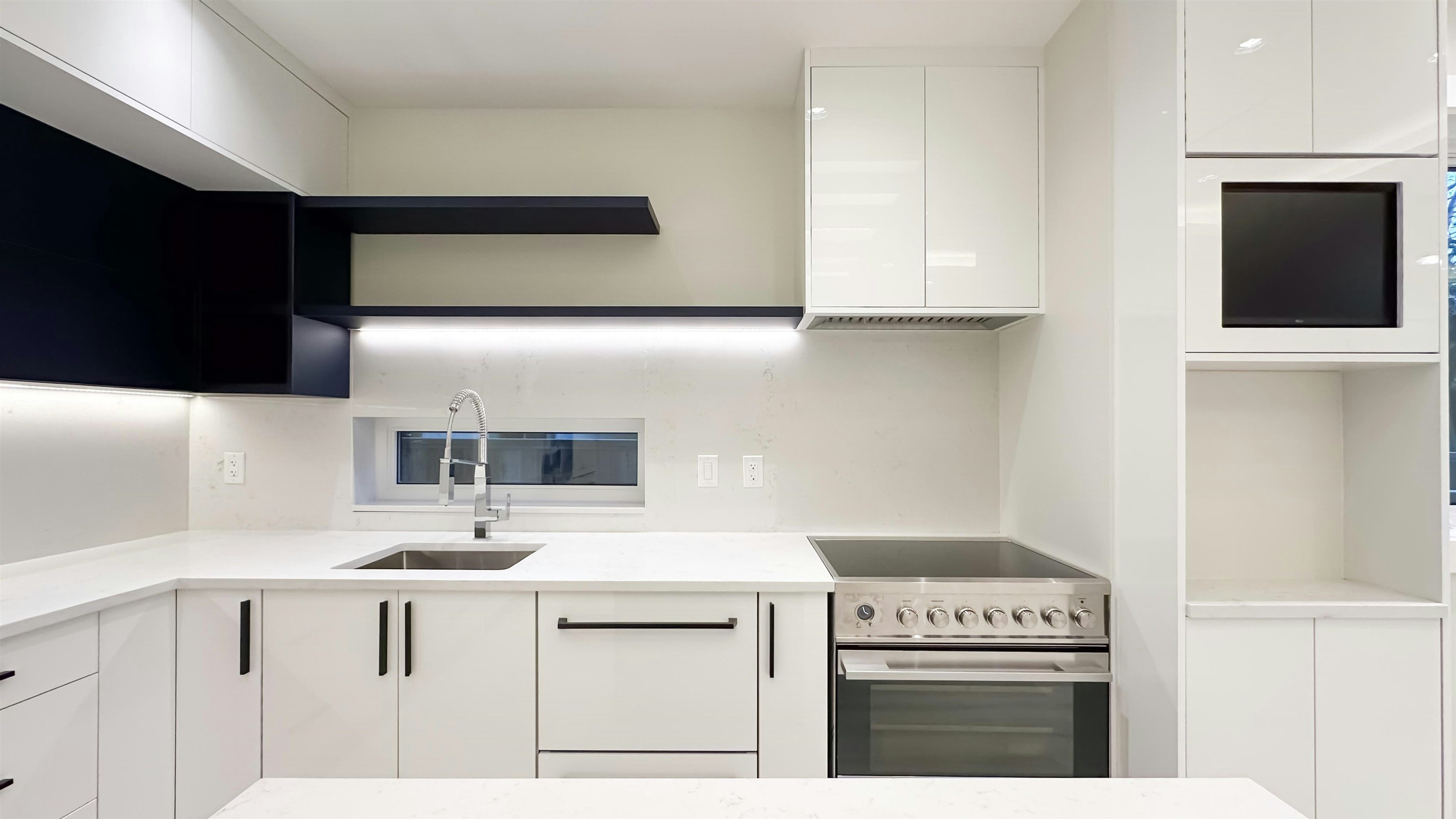 2373 W 7th Avenue, Vancouver, BC, V6K 1Y4 - 7