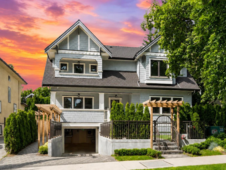 2373 W 7th Avenue, Vancouver, BC, V6K 1Y4 - 2