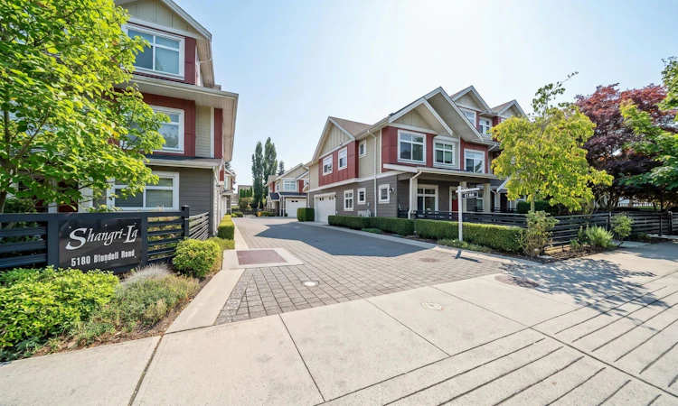 4-5180 Blundell Road