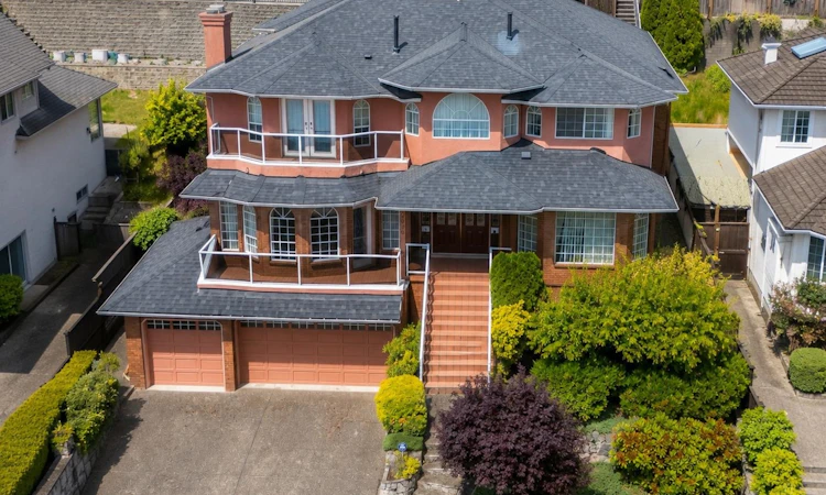 2248 Sicamous Avenue